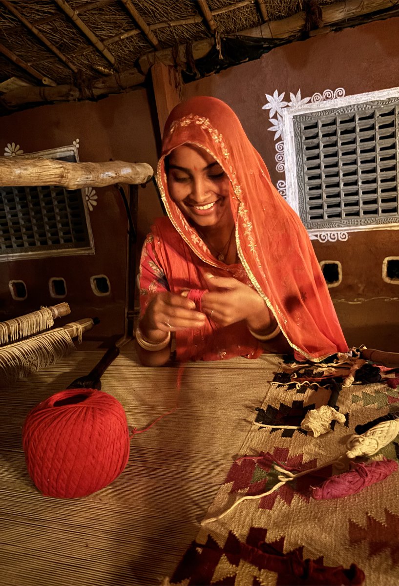 handmade dhurrie rug weaver from india making hanwoven dhurrie rug